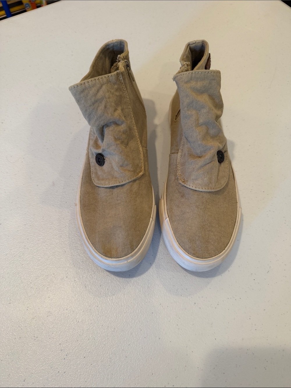 Blowfish women’s  Beige Canvas High-Top Sneakers with Side Button